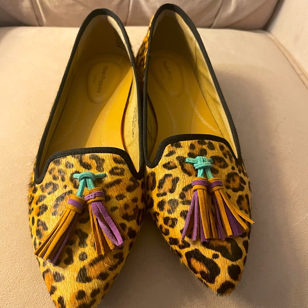 Women’s flats size 8. Leopard Hush Puppies.